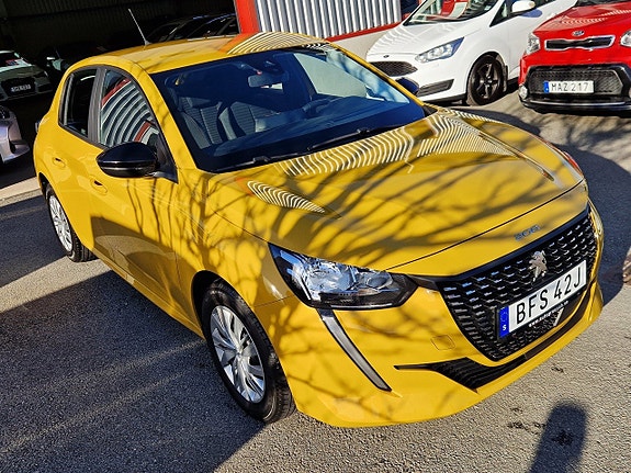 Peugeot 208 4 of 15