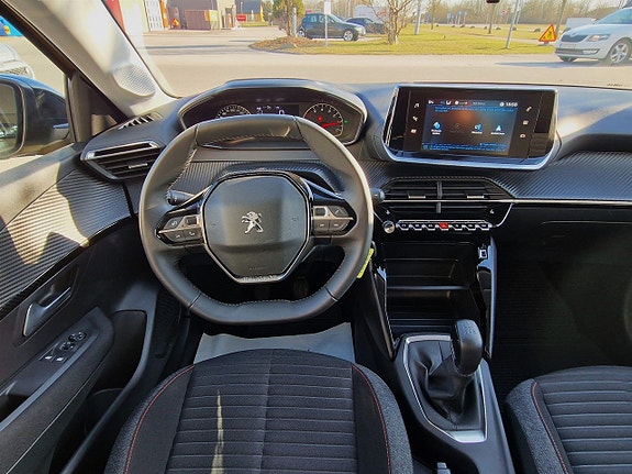 Peugeot 208 13 of 15