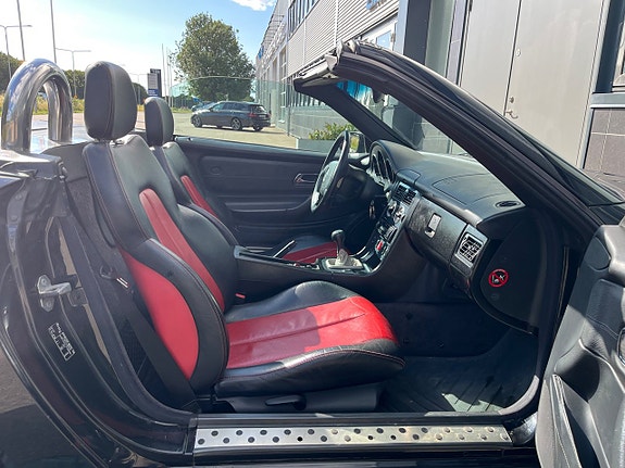 Mercedes-Benz SLK230 10 of 17
