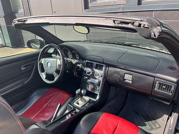 Mercedes-Benz SLK230 11 of 17