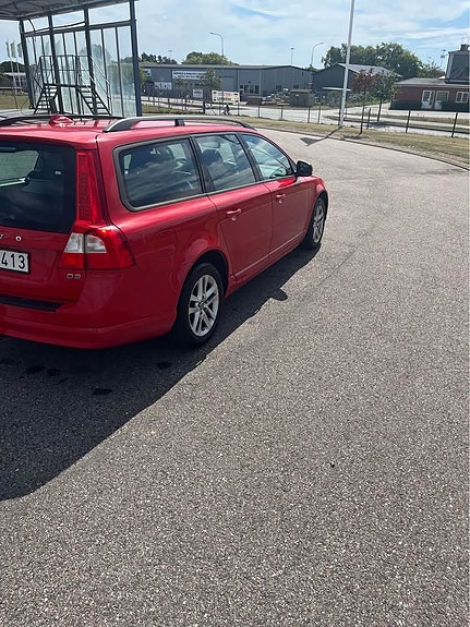 Volvo V70 2 of 10