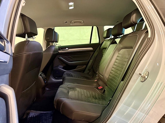 Volkswagen Passat 15 of 25