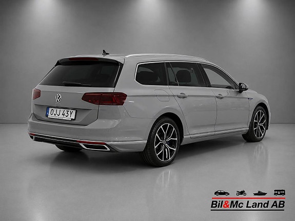 Volkswagen Passat 8 of 25