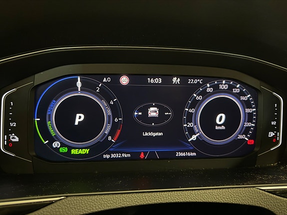 Volkswagen Passat 19 of 25