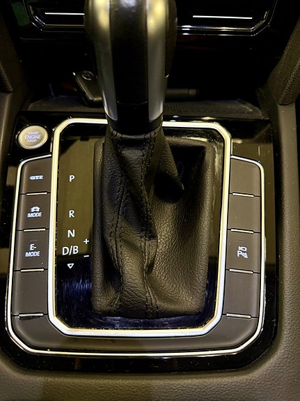 Volkswagen Passat 12 of 25