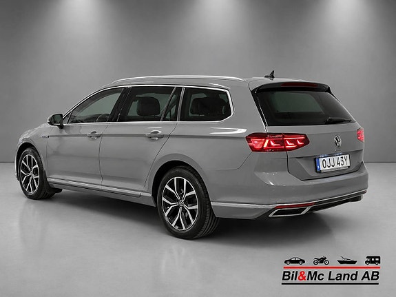 Volkswagen Passat 3 of 25