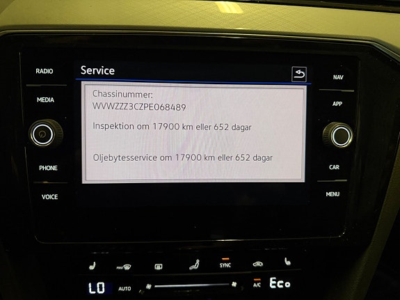 Volkswagen Passat 20 of 25