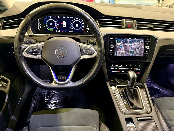 Volkswagen Passat 10 of 25