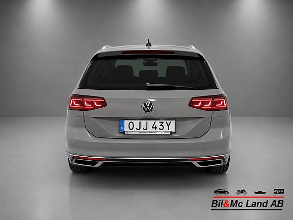 Volkswagen Passat 4 of 25