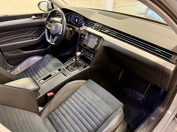 Volkswagen Passat 16 of 25