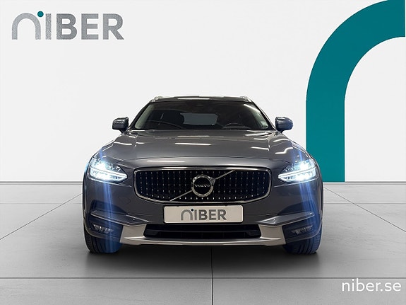 Volvo V90 Cross Country 2 of 26