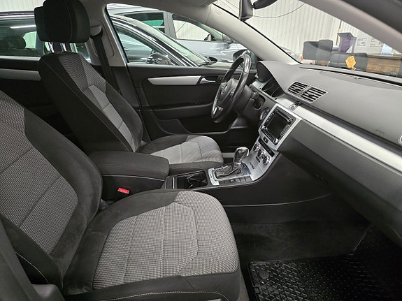 Volkswagen Passat Alltrack 13 of 26