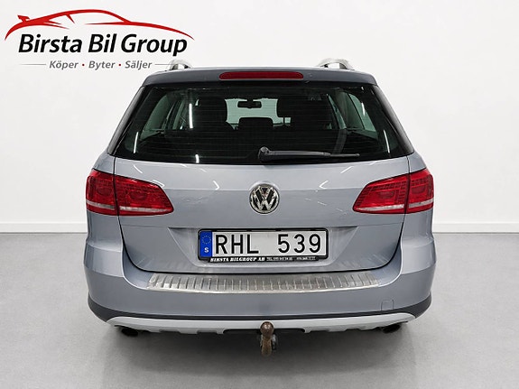 Volkswagen Passat Alltrack 4 of 26