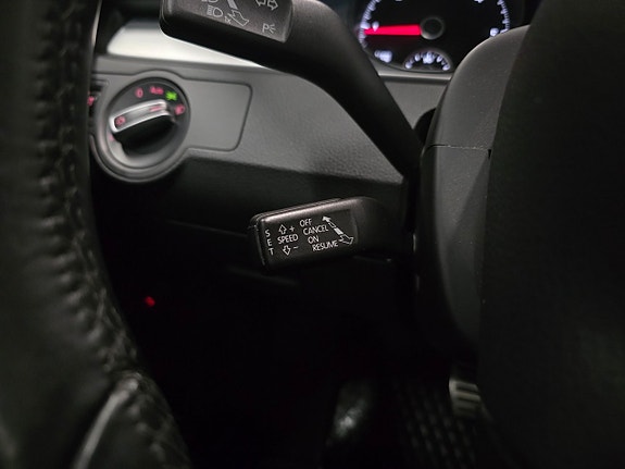 Volkswagen Passat Alltrack 19 of 26
