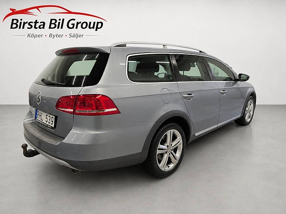 Volkswagen Passat Alltrack 3 of 26