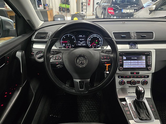 Volkswagen Passat Alltrack 16 of 26