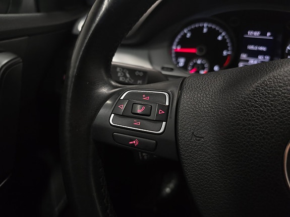 Volkswagen Passat Alltrack 17 of 26