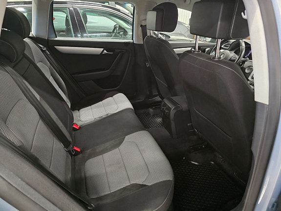 Volkswagen Passat Alltrack 15 of 26
