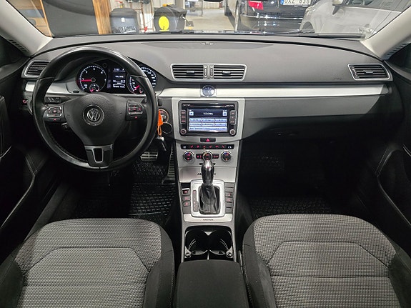 Volkswagen Passat Alltrack 10 of 26