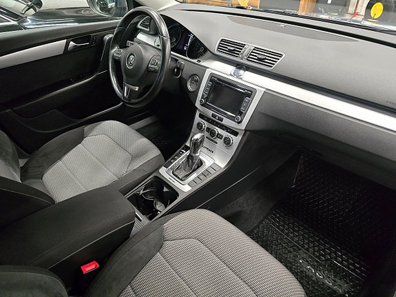 Volkswagen Passat Alltrack 12 of 26