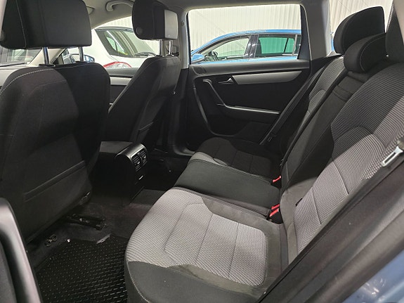 Volkswagen Passat Alltrack 14 of 26