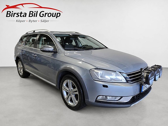 Volkswagen Passat Alltrack 2 of 26