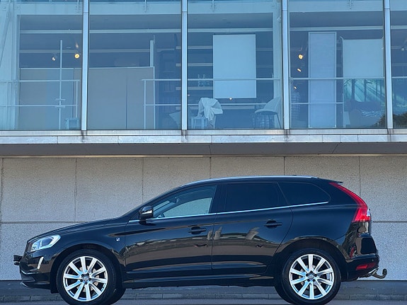Volvo XC60 2 of 14