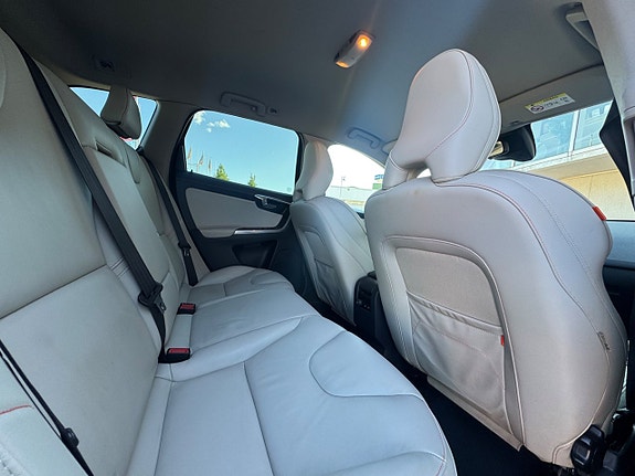 Volvo XC60 11 of 14