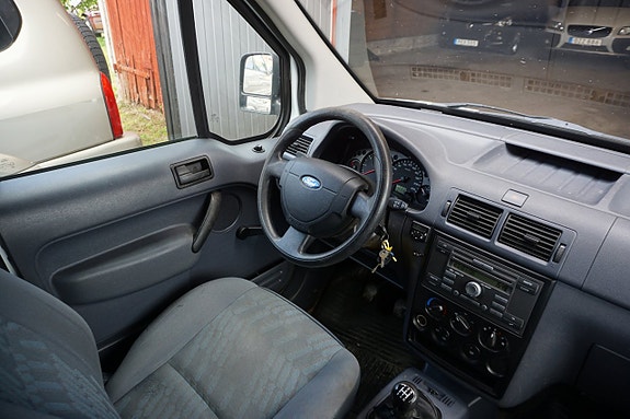 Ford Transit Connect 5 of 7