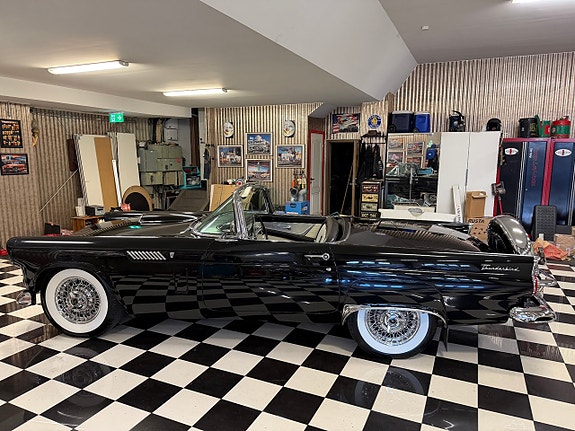 Ford Thunderbird 22 of 30