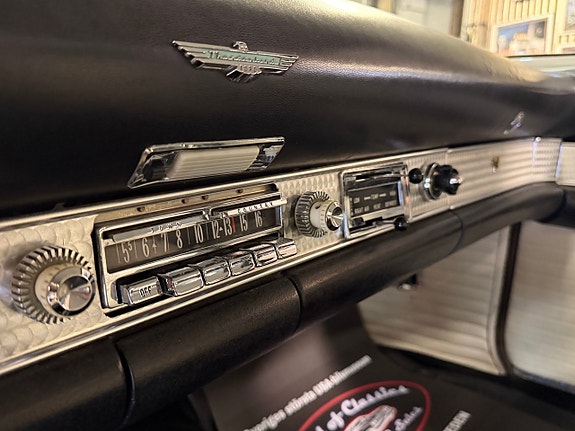 Ford Thunderbird 14 of 30