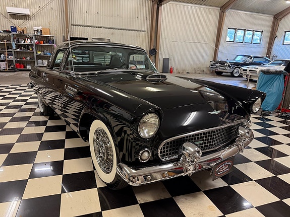 Ford Thunderbird 4 of 30