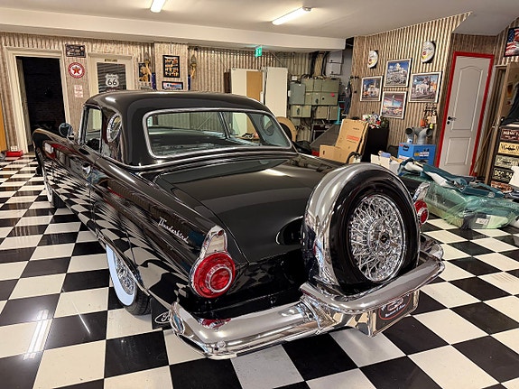 Ford Thunderbird 7 of 30