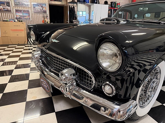 Ford Thunderbird 2 of 30