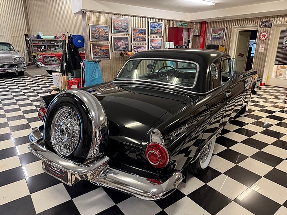 Ford Thunderbird 8 of 30