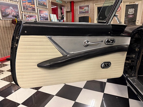 Ford Thunderbird 11 of 30