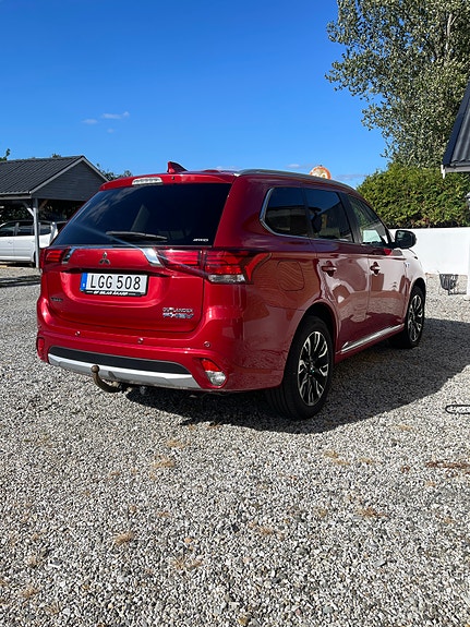 Mitsubishi Outlander 2 of 6