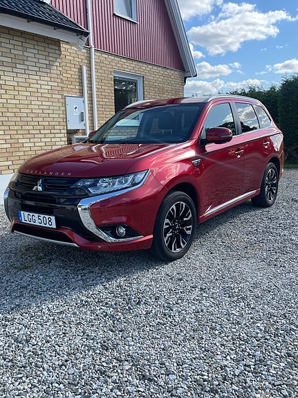 Mitsubishi Outlander 3 of 6
