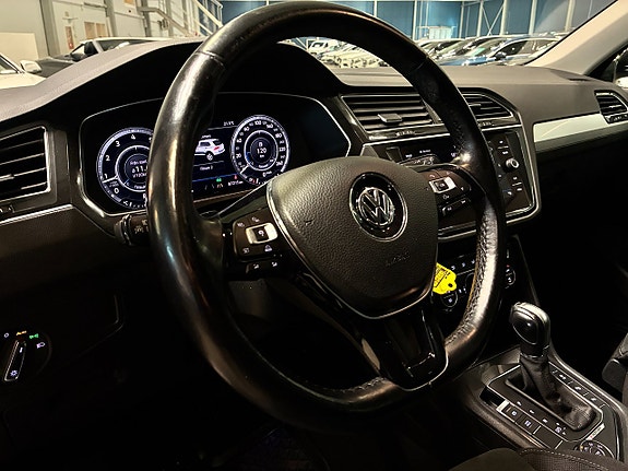 Volkswagen Tiguan 24 of 30