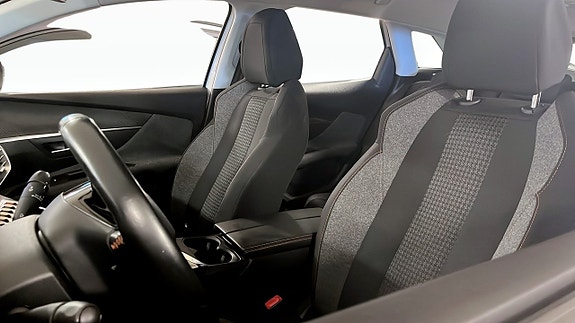 Peugeot 3008 8 of 12