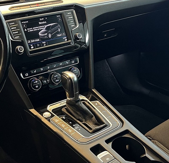 Volkswagen Passat Alltrack 12 of 25