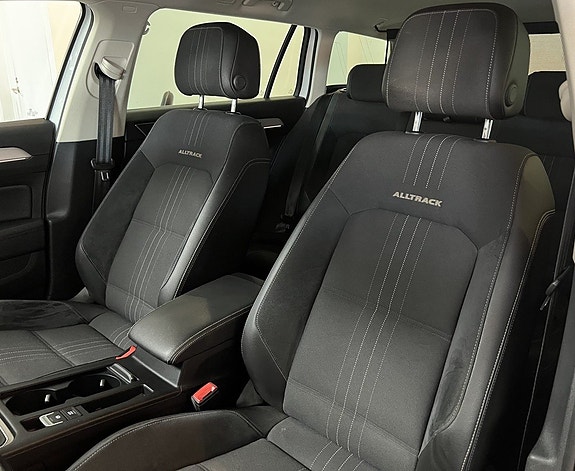 Volkswagen Passat Alltrack 17 of 25