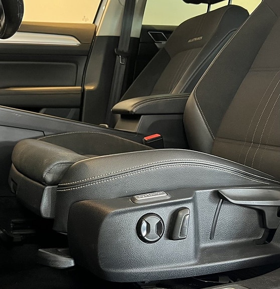 Volkswagen Passat Alltrack 15 of 25