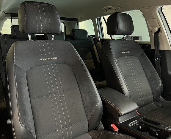 Volkswagen Passat Alltrack 16 of 25