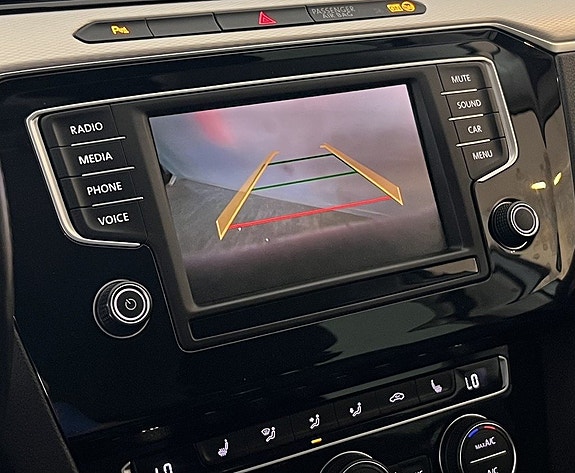 Volkswagen Passat Alltrack 13 of 25