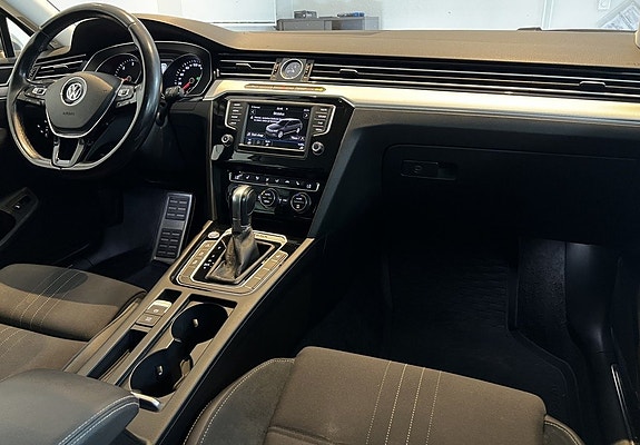 Volkswagen Passat Alltrack 11 of 25