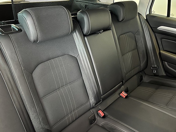 Volkswagen Passat Alltrack 20 of 25