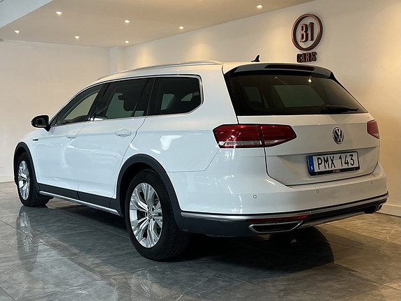 Volkswagen Passat Alltrack 4 of 25