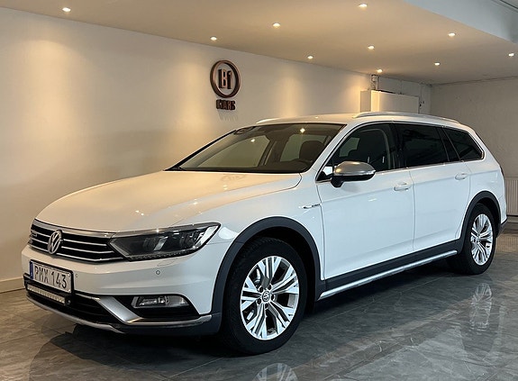 Volkswagen Passat Alltrack 2 of 25