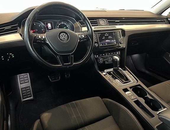 Volkswagen Passat Alltrack 10 of 25